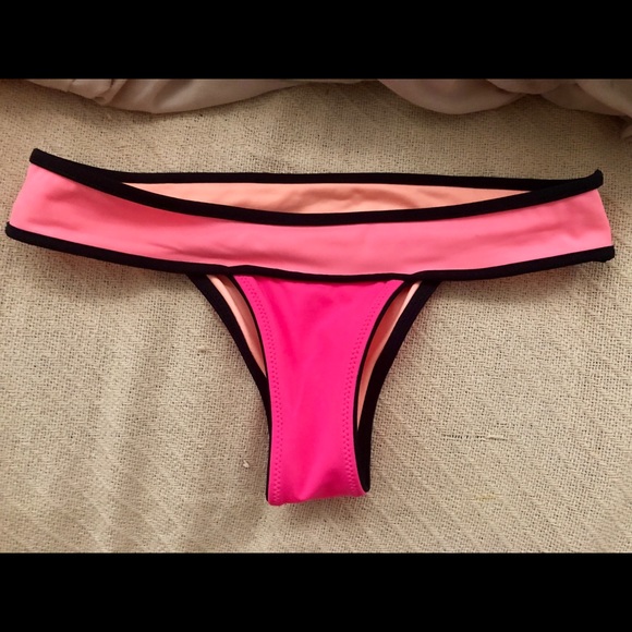 Victoria’s Secret bikini bottom - Picture 2 of 2